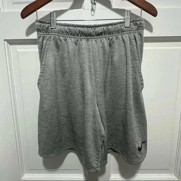 Men’s Nike Heather Gray Drawstring Shorts Size Medium - Picture 2 of 5